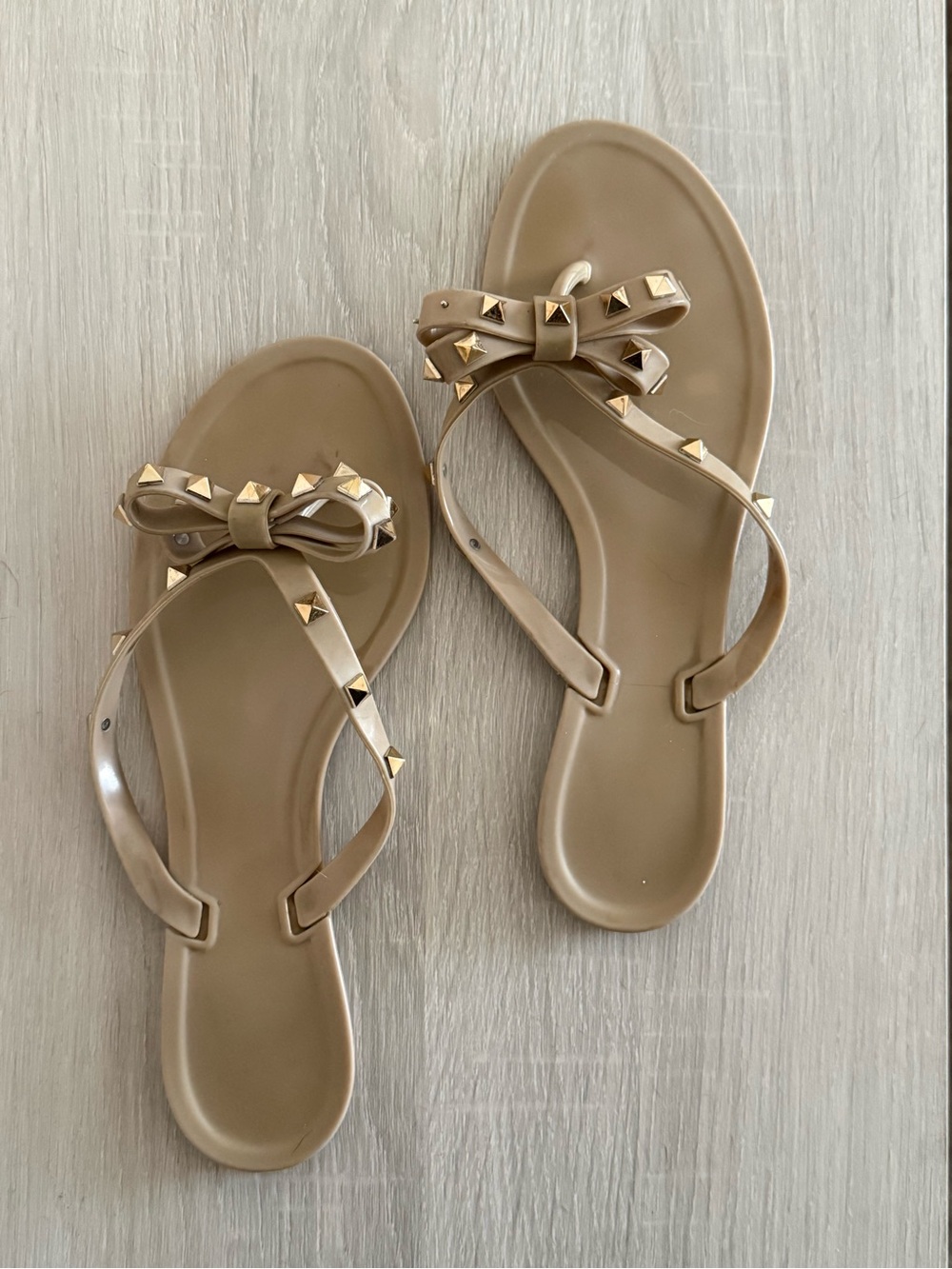 Studded Bow Thong Sandals in Beige
